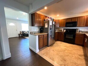 1110 41st Ave NE in St. Petersburg, FL - Building Photo - Building Photo