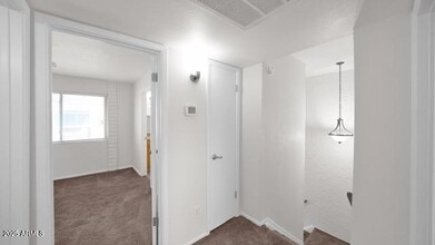 8249 E Thomas Rd in Scottsdale, AZ - Building Photo - Building Photo