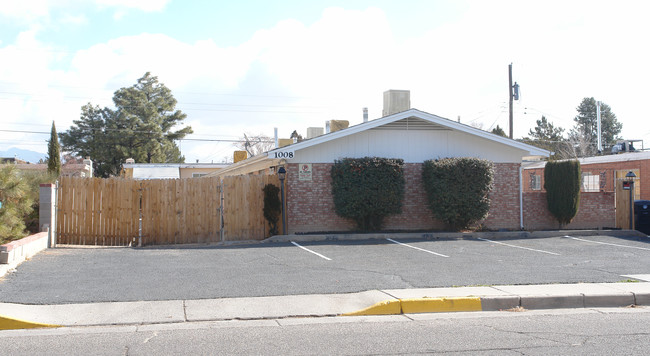 1008 Madeira Dr SE in Albuquerque, NM - Building Photo - Building Photo