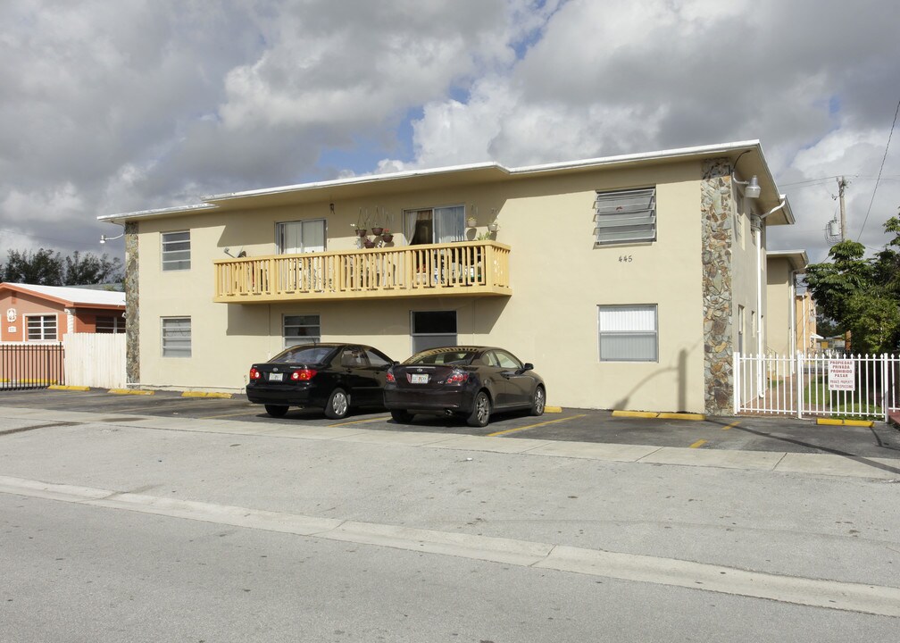 445 E 27th St in Hialeah, FL - Building Photo