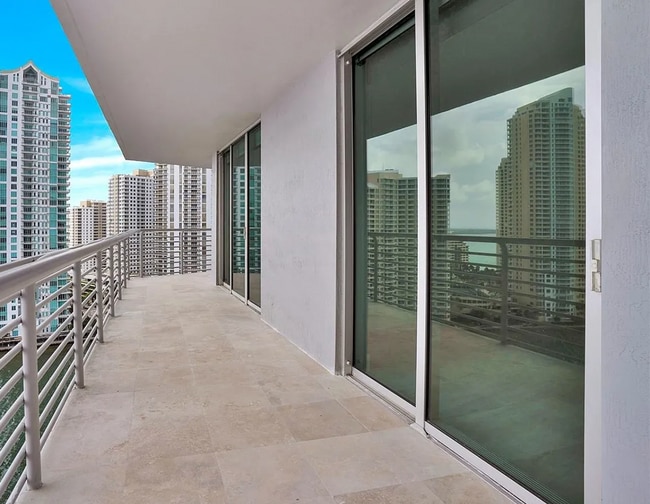 325 S Biscayne Blvd, Unit 2223 in Miami, FL - Building Photo - Building Photo
