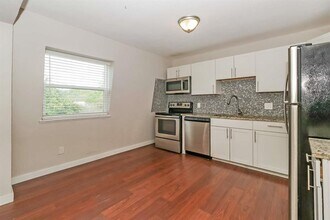 7202 Twin Crest Dr in Austin, TX - Building Photo - Building Photo