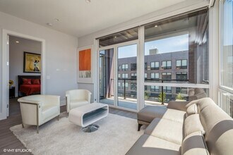 2400 W Wabansia Ave in Chicago, IL - Building Photo - Building Photo