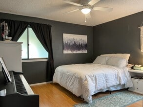 8225 Fairmount Dr in Denver, CO - Foto de edificio - Building Photo