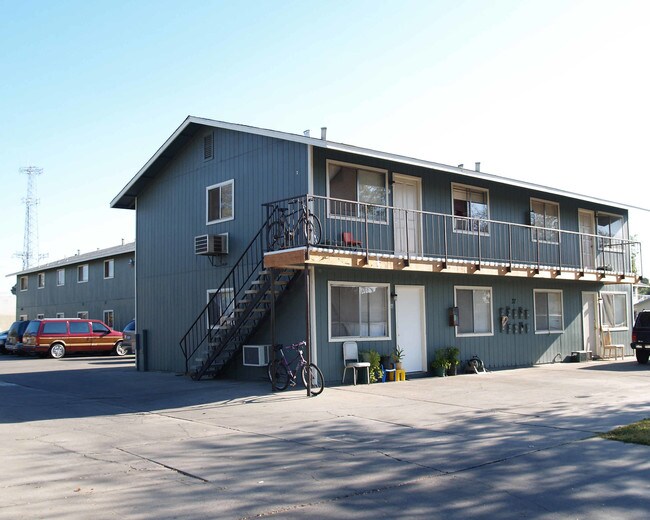 37 E 12th St in Merced, CA - Foto de edificio - Building Photo