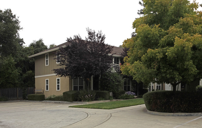 Pogonip Terrace Apartments in Santa Cruz, CA - Foto de edificio - Building Photo