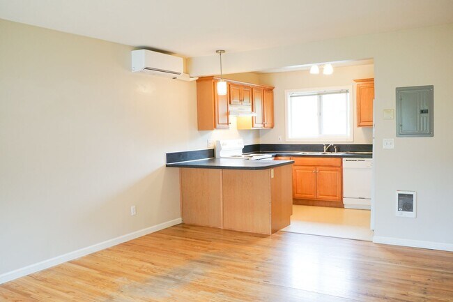 920 SE 50th Ave-Unit -920 in Portland, OR - Building Photo - Building Photo