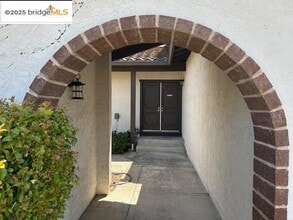 1619 Geyser Cir in Antioch, CA - Foto de edificio - Building Photo