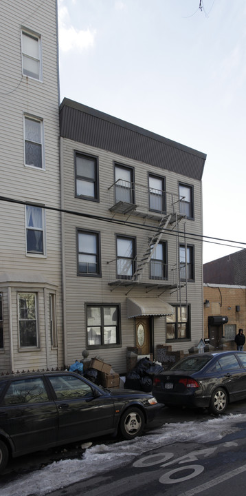 146 Freeman St in Brooklyn, NY - Foto de edificio