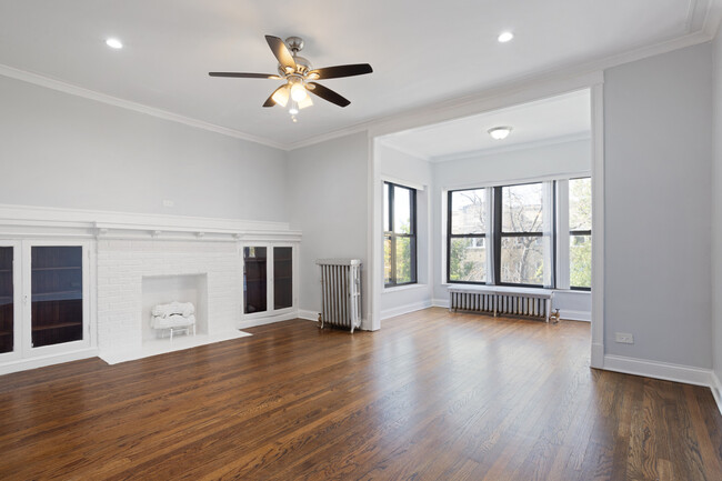 4705 N Albany Ave in Chicago, IL - Foto de edificio - Building Photo