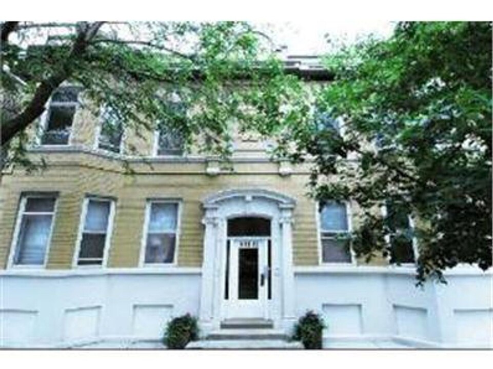 1441 W Waveland Ave in Chicago, IL - Building Photo