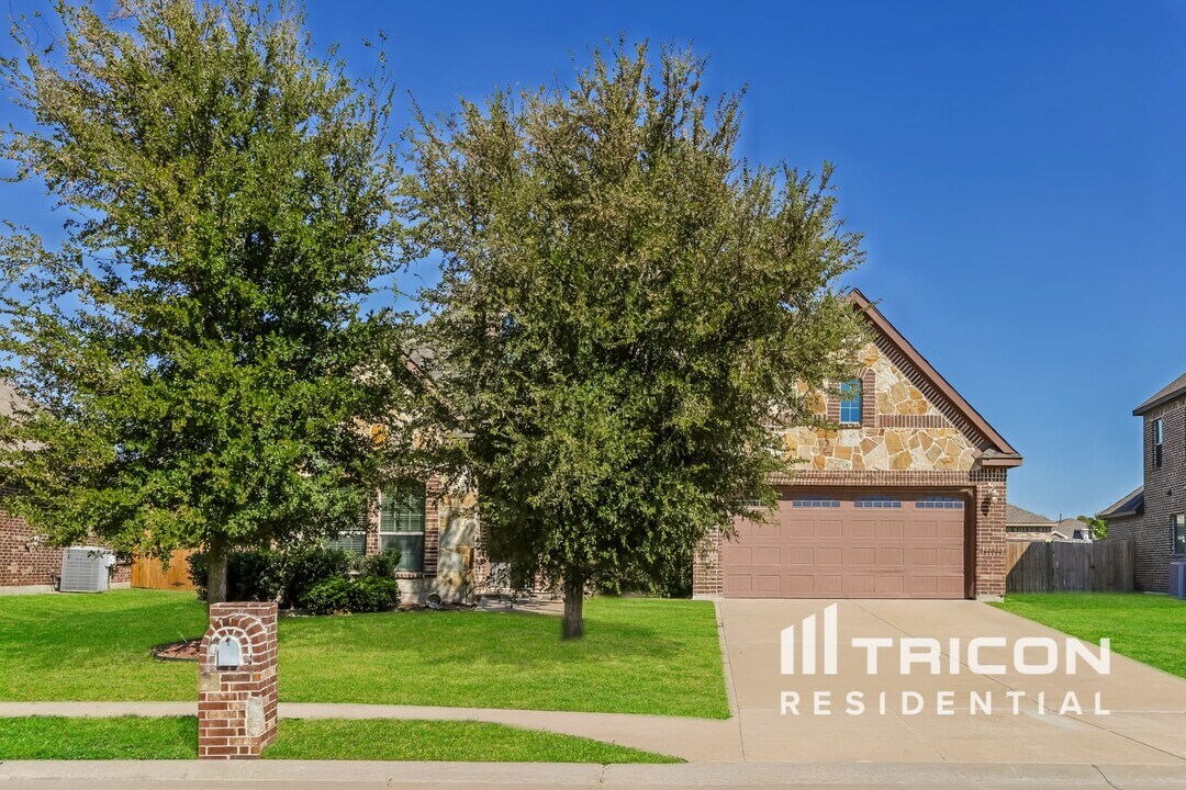 118 Stallion St in Waxahachie, TX - Foto de edificio