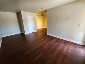 5020 Indian River Dr in Las Vegas, NV - Building Photo - Building Photo