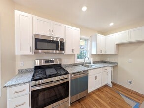 22 Holyoke Rd, Unit 2 in Somerville, MA - Building Photo - Building Photo