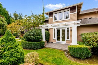 11715 167th Pl NE in Redmond, WA - Foto de edificio - Building Photo