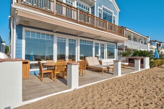 1514 E Oceanfront in Newport Beach, CA - Building Photo - Building Photo