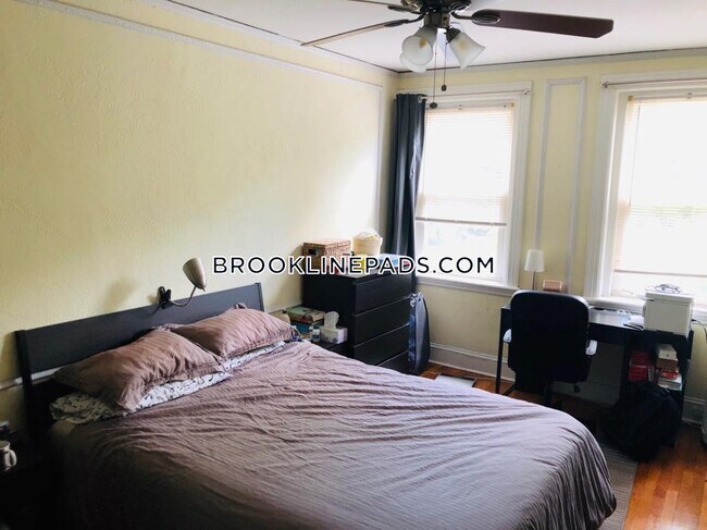 57 Manchester Rd, Unit 4 in Brookline, MA - Building Photo - Building Photo