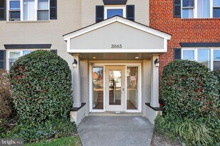 3065 Patrick Henry Dr in Falls Church, VA - Building Photo