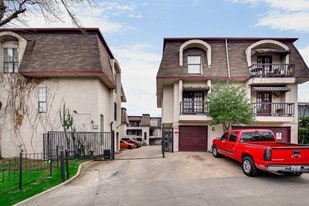 Trinity Court Condominiums in Dallas, TX - Building Photo