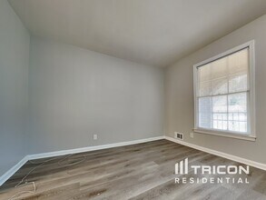 401 Barbashela Dr in Stone Mountain, GA - Building Photo - Building Photo