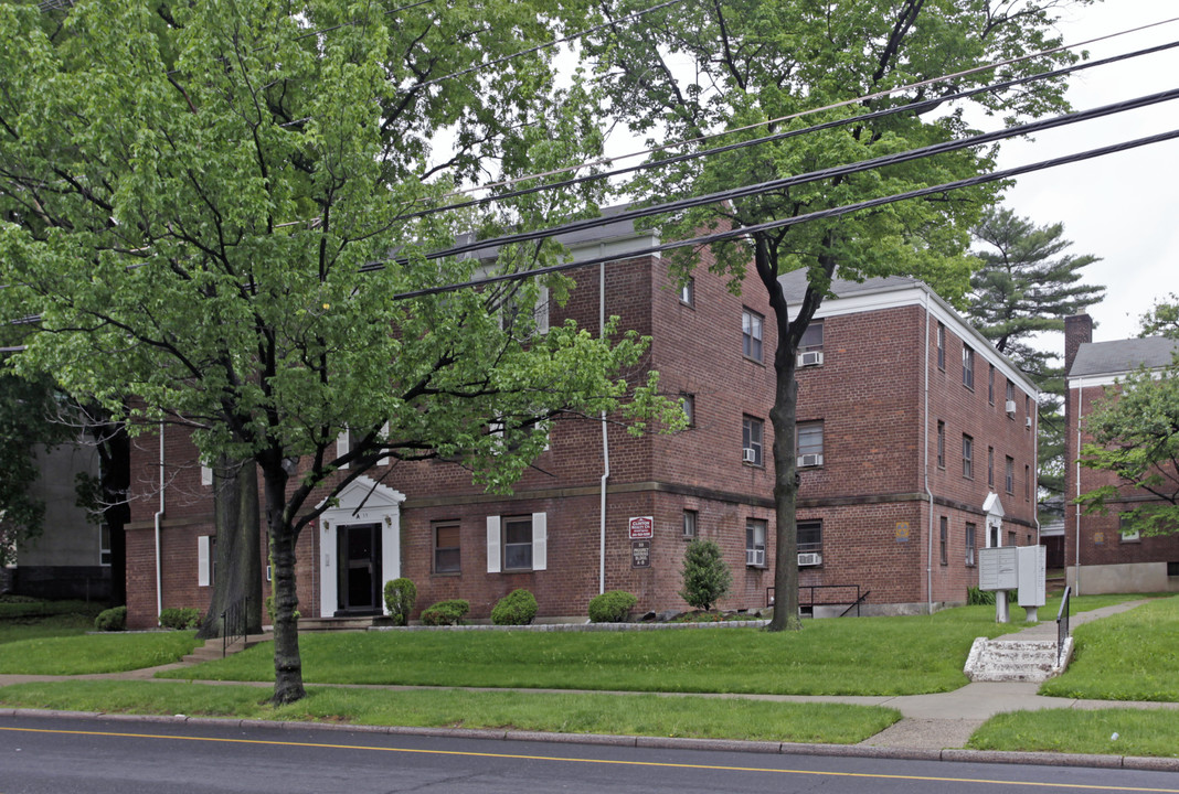 Prospect Gardens in Hackensack, NJ - Building Photo