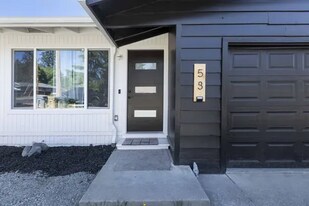 53 SW Eastern Ave in Grants Pass, OR - Building Photo