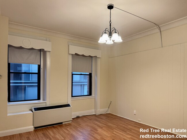 62 Boylston St, Unit 724 in Boston, MA - Foto de edificio - Building Photo