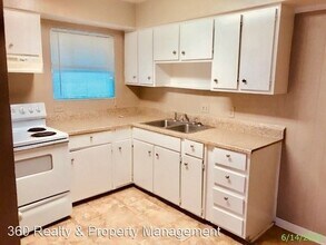 9404 Grannis St in Houston, TX - Building Photo - Building Photo