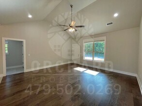10 Lathrop Ln in Bella Vista, AR - Building Photo - Building Photo