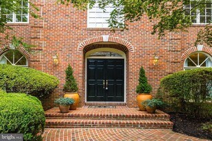 8001 Greenwich Woods Dr in McLean, VA - Building Photo