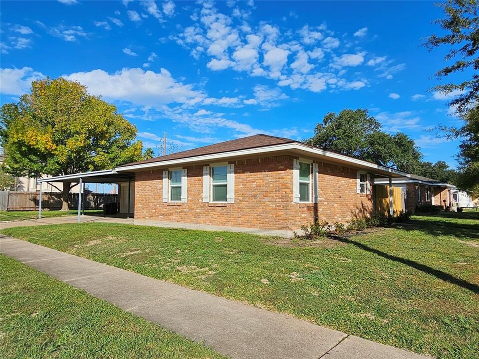 1506 Byron Ave in Deer Park, TX - Building Photo