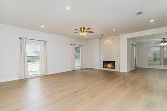 6031 Blue Mist Ln in Dallas, TX - Building Photo - Building Photo