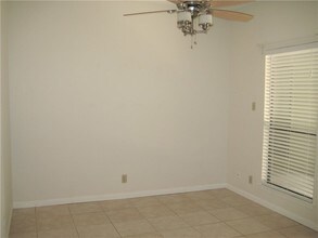 1620 Waterston Ave-Unit -103 in Austin, TX - Building Photo - Building Photo