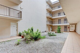 5501 NW 7th St in Miami, FL - Building Photo - Building Photo