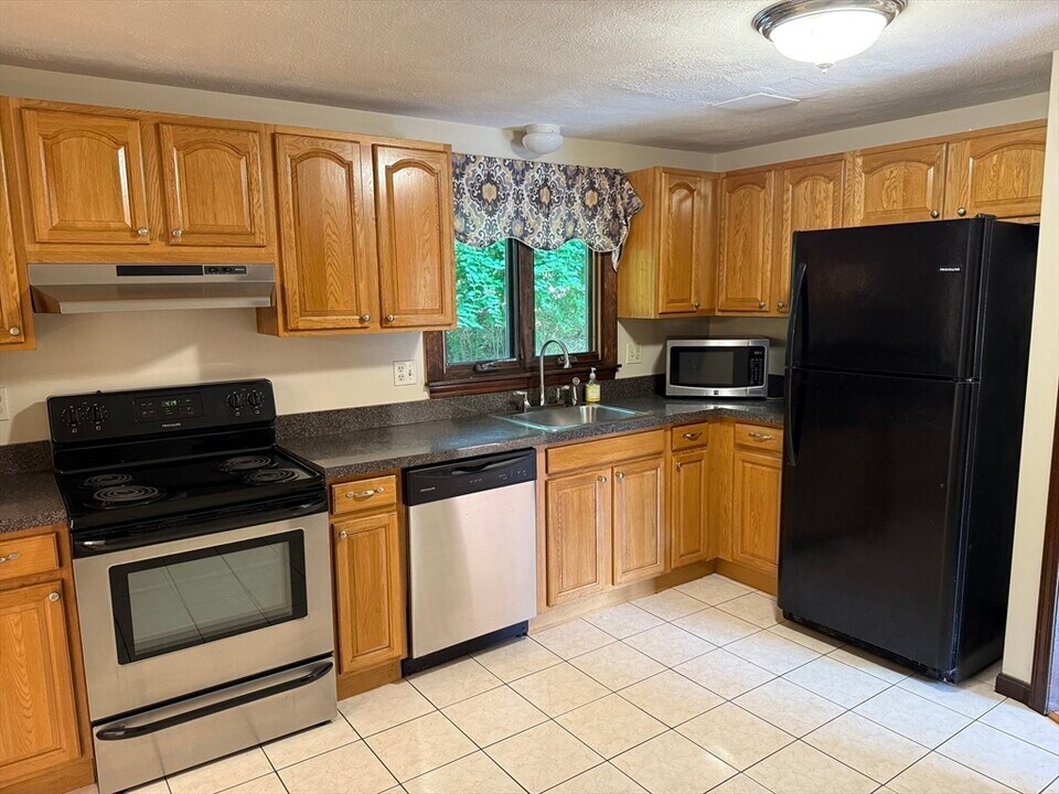 17 Circle Rd in Lexington, MA - Building Photo