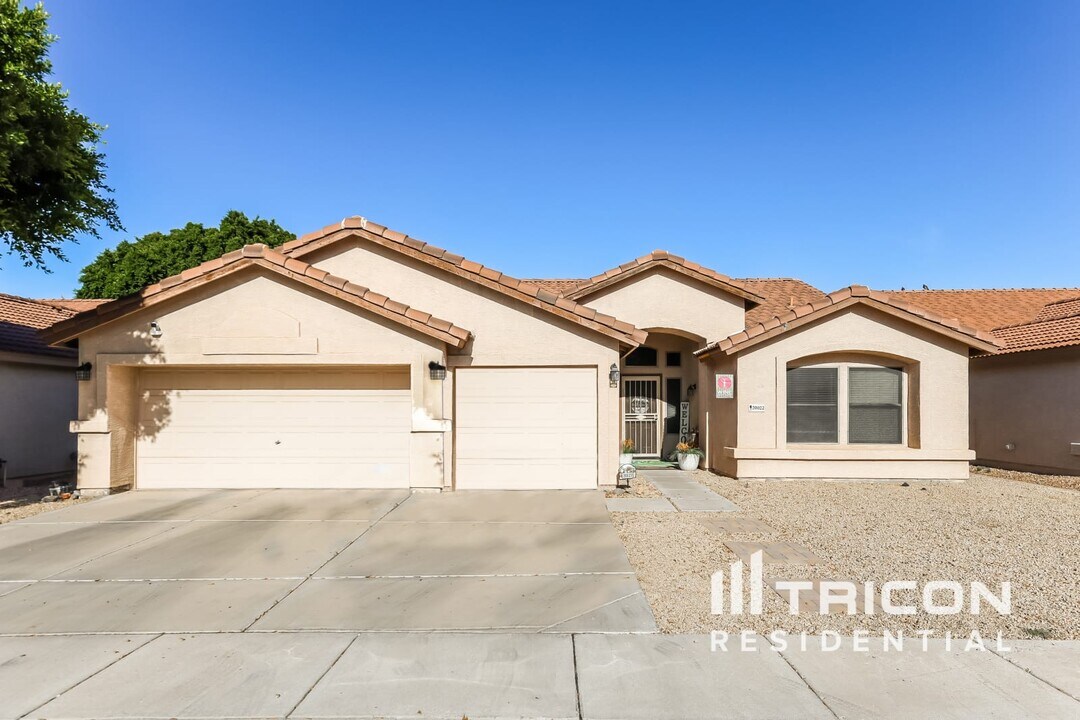 20022 N 41st Ln in Glendale, AZ - Building Photo