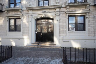 1918 Avenue H in Brooklyn, NY - Foto de edificio - Building Photo
