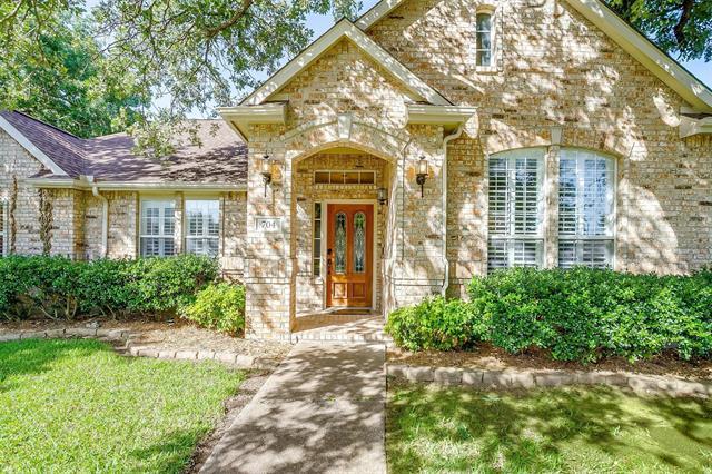 704 Red Oak Ct in Crowley, TX - Building Photo - Building Photo