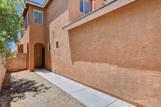 9257 W Sunny Oven Ct in Las Vegas, NV - Building Photo - Building Photo