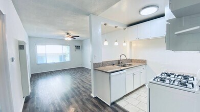 14220 Burbank Blvd in Sherman Oaks, CA - Building Photo - Building Photo