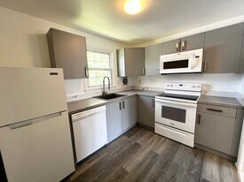 9 Grandview Dr in Farmington, CT - Building Photo