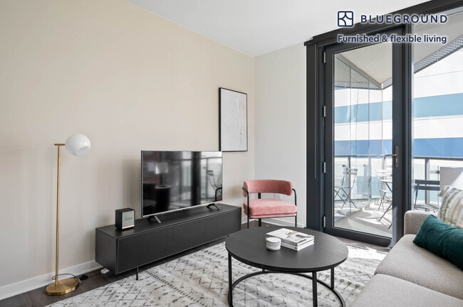 730 W Couch Pl in Chicago, IL - Building Photo - Building Photo