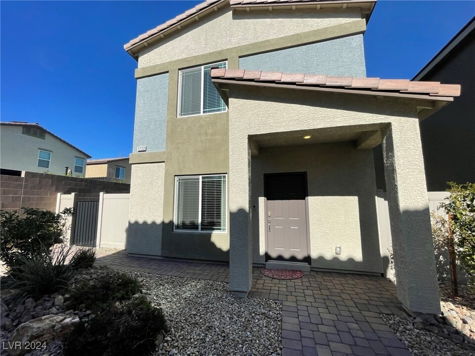 7233 Halo Falls St in North Las Vegas, NV - Building Photo