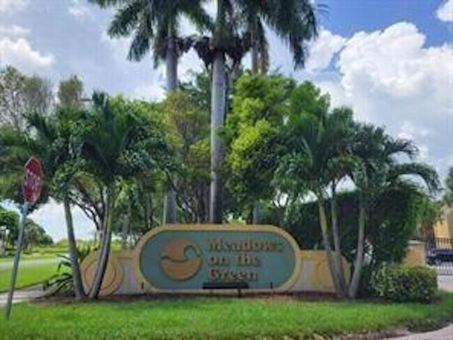 1417 Meadows Cir W, Unit 1417 in Boynton Beach, FL - Building Photo - Building Photo
