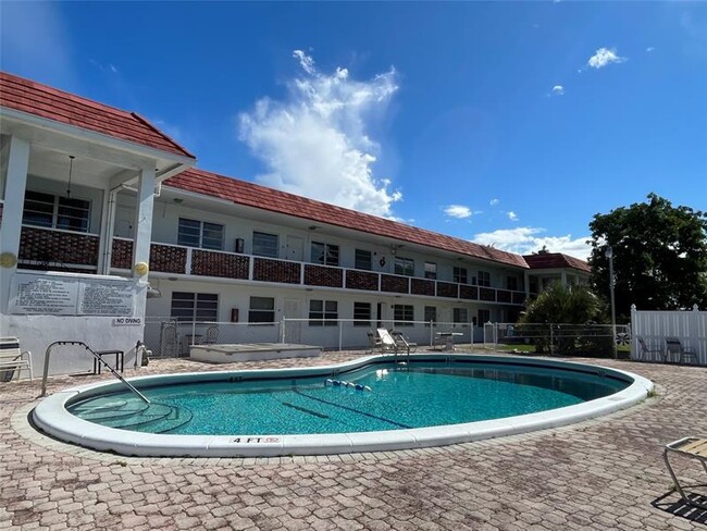 22 SE 3rd Terrace in Dania Beach, FL - Building Photo - Building Photo