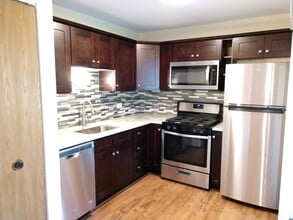15 Gant Cir in Streamwood, IL - Building Photo - Building Photo