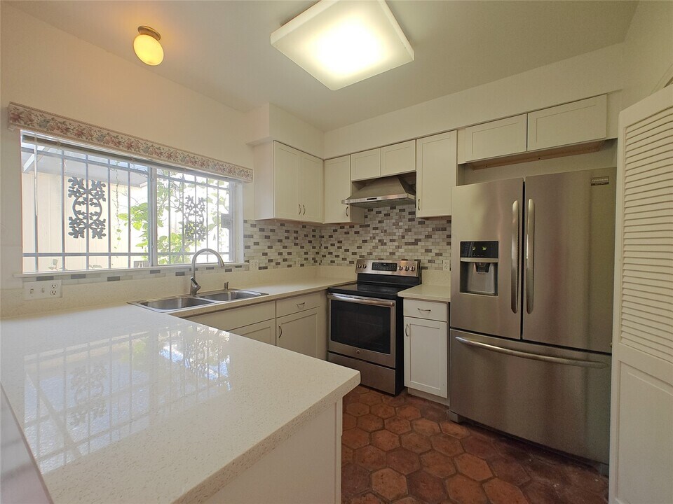 4539 Acacia St in Bellaire, TX - Building Photo