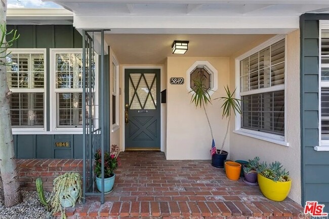 5849 Goodland Ave in Los Angeles, CA - Building Photo - Building Photo