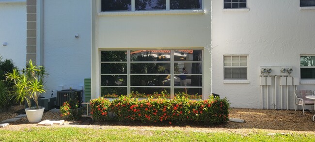 1518 Edgewater Cir, Unit 2 in Ft. Myers, FL - Building Photo - Building Photo