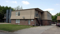 109 Maple St in Arlington, TX - Foto de edificio - Building Photo